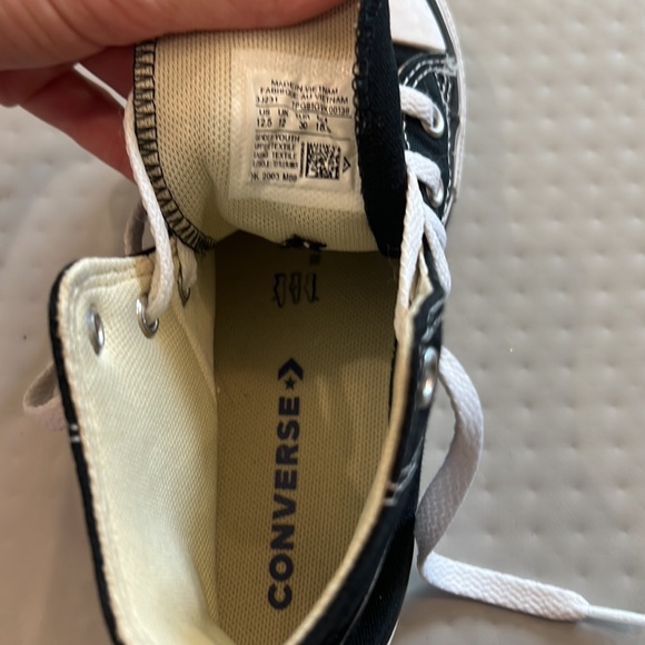 Converse girls shoes size 12.5- runs big - Picture 4 of 6